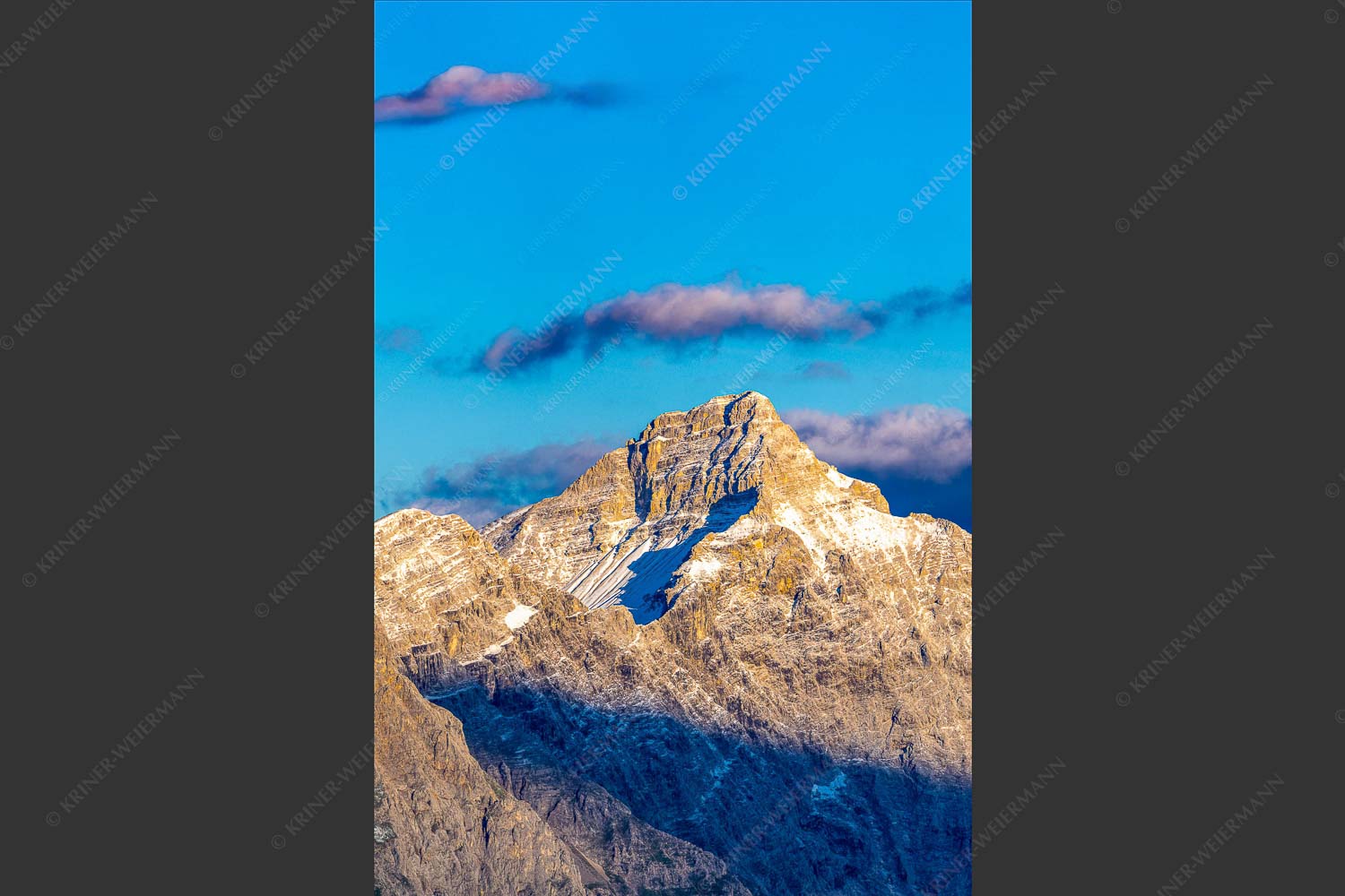Kaltwasserkar-, und Birkkarspitze im Karwendel angezuckert Anfang August - Karwendelgrößen 2:3  -- Kaltwasserkarspitze und Birkkarspitze - mehr Infos bei www.Kriner-Weiermann.de