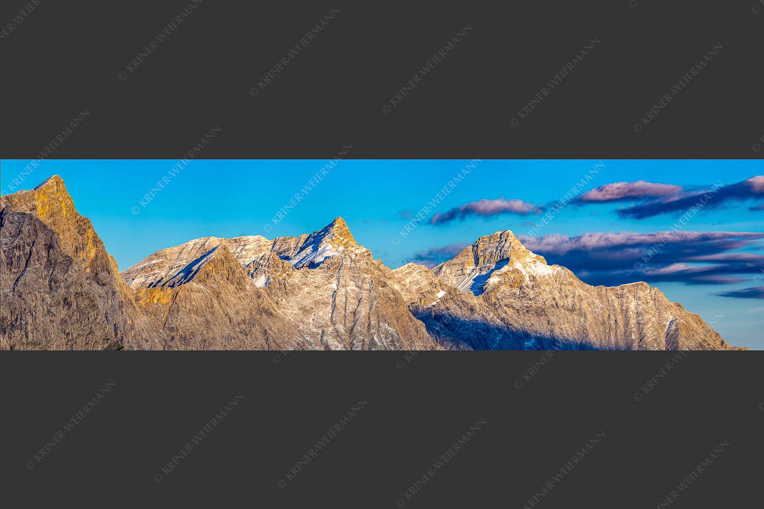 Kaltwasserkar-, und Birkkarspitze im Karwendel angezuckert Anfang August - Karwendelgrößen 4:1  -- Kaltwasserkarspitze und Birkkarspitze - mehr Infos bei www.Kriner-Weiermann.de