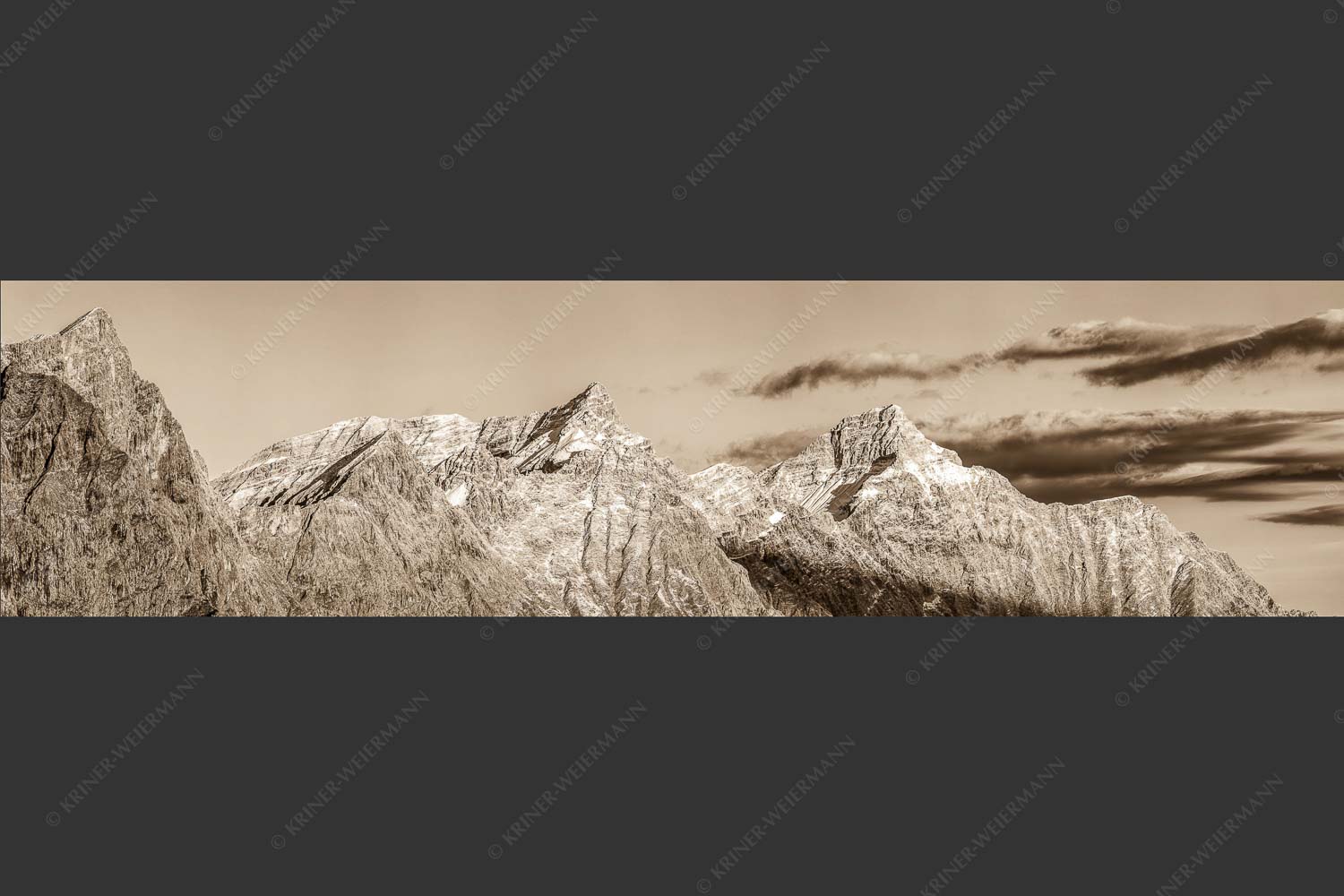 Kaltwasserkar-, und Birkkarspitze im Karwendel angezuckert Anfang August - Karwendelgrößen 4:1 sepia -- Kaltwasserkarspitze und Birkkarspitze - mehr Infos bei www.Kriner-Weiermann.de