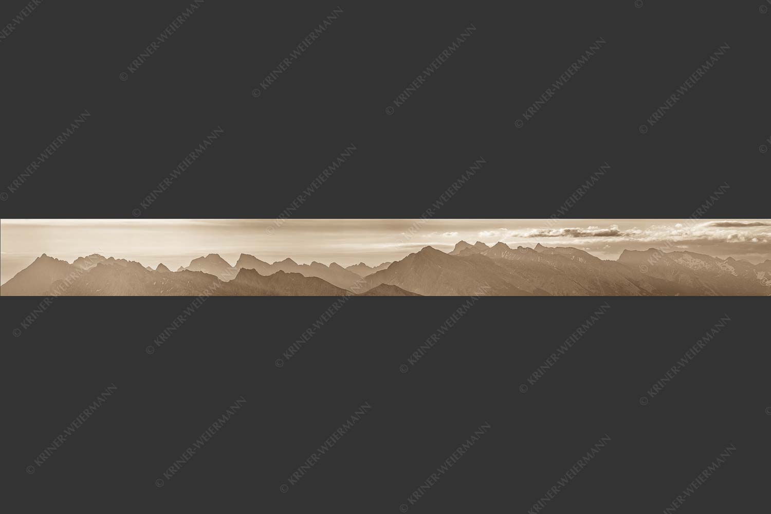 Blick auf das westliche Karwendel bei Sonnenaufgang - Karwendelseite 10:1 sepia -- Karwendelgipfel Sonnenaufgang - mehr Infos bei www.Kriner-Weiermann.de