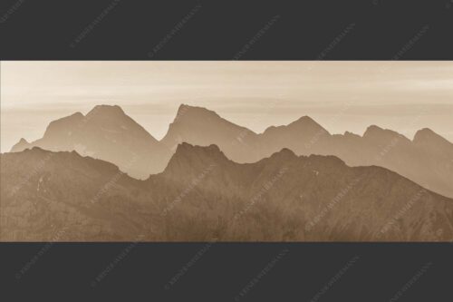 Blick auf das westliche Karwendel bei Sonnenaufgang - Karwendelseite 2,5:1 sepia -- Karwendelgipfel Sonnenaufgang - mehr Infos bei www.Kriner-Weiermann.de