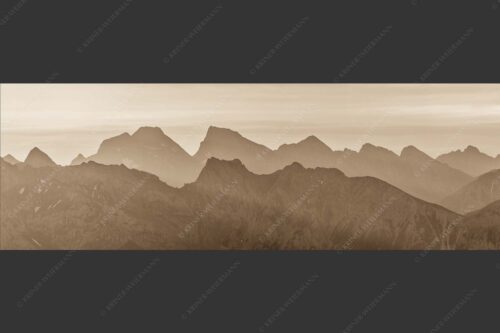 Blick auf das westliche Karwendel bei Sonnenaufgang - Karwendelseite 3:1 sepia -- Karwendelgipfel Sonnenaufgang - mehr Infos bei www.Kriner-Weiermann.de