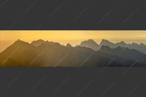 Blick auf das westliche Karwendel bei Sonnenaufgang - Karwendelseite 4:1  -- Karwendelgipfel Sonnenaufgang - mehr Infos bei www.Kriner-Weiermann.de