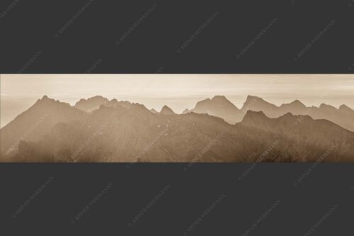 Blick auf das westliche Karwendel bei Sonnenaufgang - Karwendelseite 4:1 sepia -- Karwendelgipfel Sonnenaufgang - mehr Infos bei www.Kriner-Weiermann.de