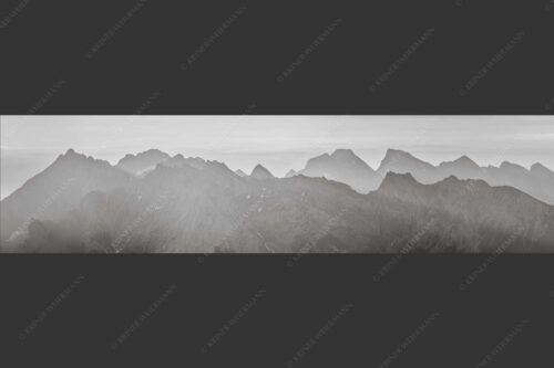 Blick auf das westliche Karwendel bei Sonnenaufgang - Karwendelseite 4:1 sw -- Karwendelgipfel Sonnenaufgang - mehr Infos bei www.Kriner-Weiermann.de