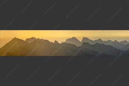 Blick auf das westliche Karwendel bei Sonnenaufgang - Karwendelseite 5:1  -- Karwendelgipfel Sonnenaufgang - mehr Infos bei www.Kriner-Weiermann.de