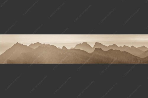 Blick auf das westliche Karwendel bei Sonnenaufgang - Karwendelseite 5:1 sepia -- Karwendelgipfel Sonnenaufgang - mehr Infos bei www.Kriner-Weiermann.de