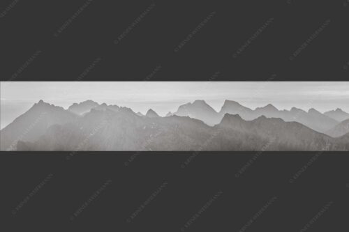Blick auf das westliche Karwendel bei Sonnenaufgang - Karwendelseite 5:1 sw -- Karwendelgipfel Sonnenaufgang - mehr Infos bei www.Kriner-Weiermann.de