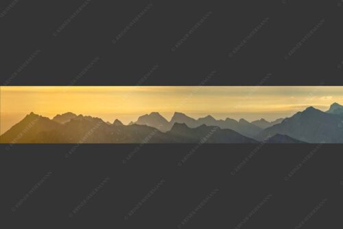 Blick auf das westliche Karwendel bei Sonnenaufgang - Karwendelseite 6:1  -- Karwendelgipfel Sonnenaufgang - mehr Infos bei www.Kriner-Weiermann.de