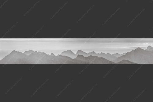 Blick auf das westliche Karwendel bei Sonnenaufgang - Karwendelseite 6:1 sw -- Karwendelgipfel Sonnenaufgang - mehr Infos bei www.Kriner-Weiermann.de