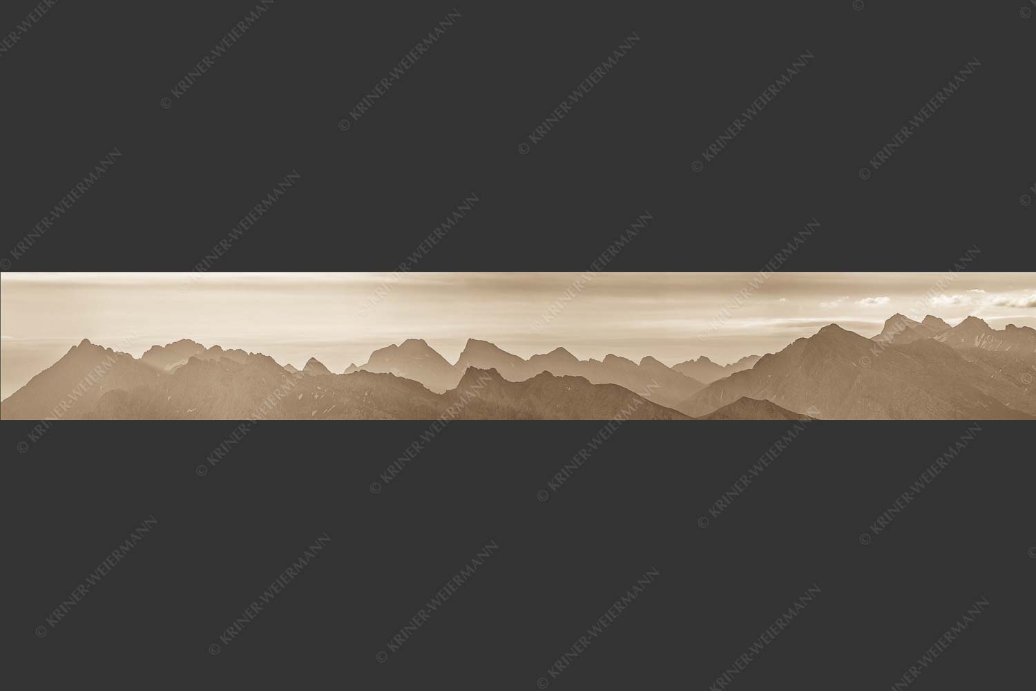Blick auf das westliche Karwendel bei Sonnenaufgang - Karwendelseite 7:1 sepia -- Karwendelgipfel Sonnenaufgang - mehr Infos bei www.Kriner-Weiermann.de