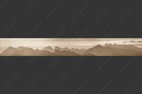 Blick auf das westliche Karwendel bei Sonnenaufgang - Karwendelseite 8:1 sepia -- Karwendelgipfel Sonnenaufgang - mehr Infos bei www.Kriner-Weiermann.de