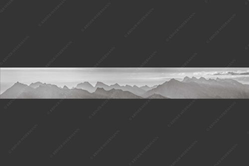 Blick auf das westliche Karwendel bei Sonnenaufgang - Karwendelseite 8:1 sw -- Karwendelgipfel Sonnenaufgang - mehr Infos bei www.Kriner-Weiermann.de