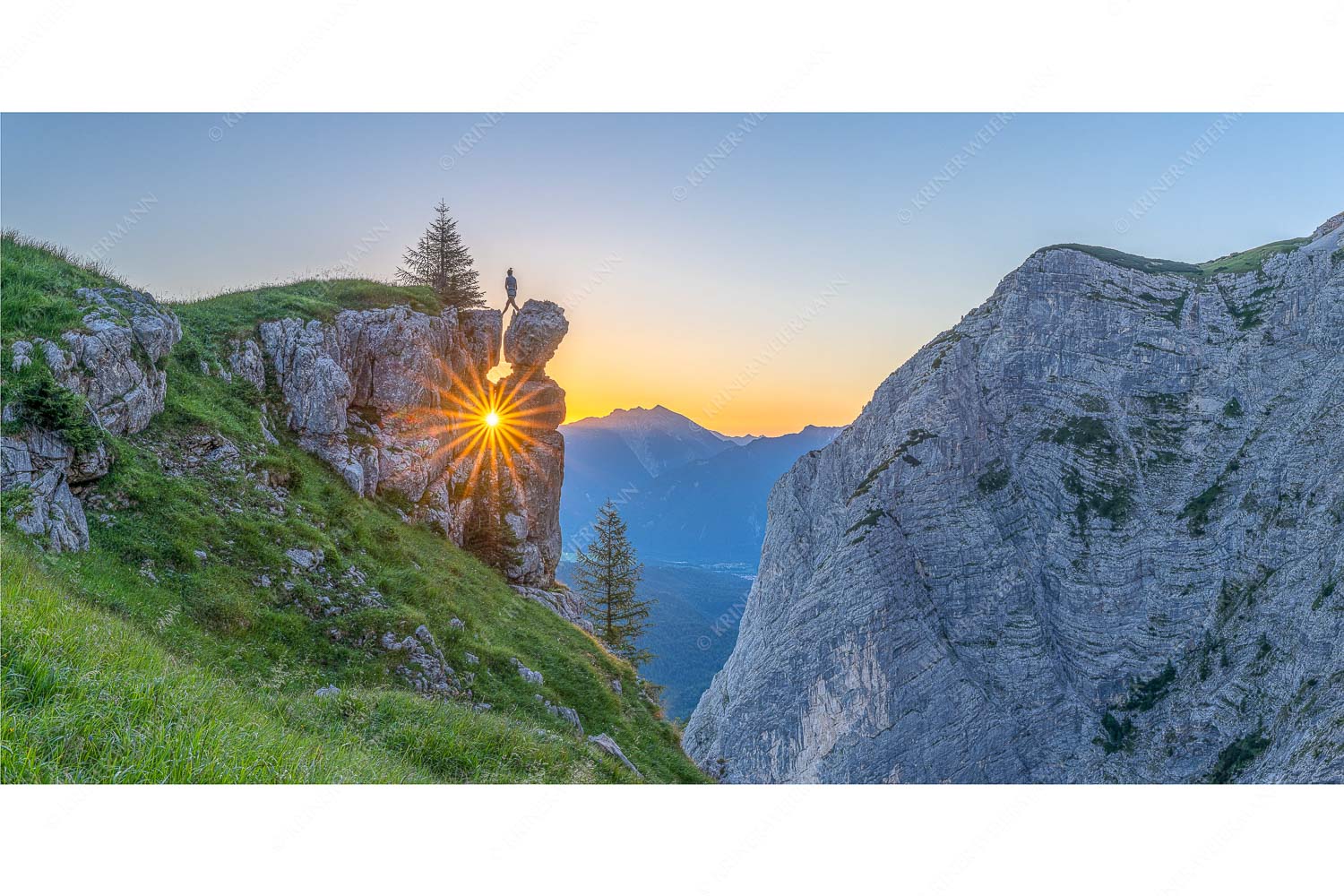 Blick von der Wettersteinnordseite in den Sonnenaufgang hinter Soierngebirge - Aquila_2zu1 - mehr Infos bei www.Kriner-Weiermann.de