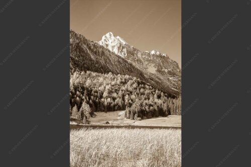 Blick über den Lautersee zum Grünkopf und der Unteren Wettersteinspitze - Lauterseeherbst 2:3 sepia -- Harbst am Lautersee mit Wetterstein - mehr Infos bei www.Kriner-Weiermann.de
