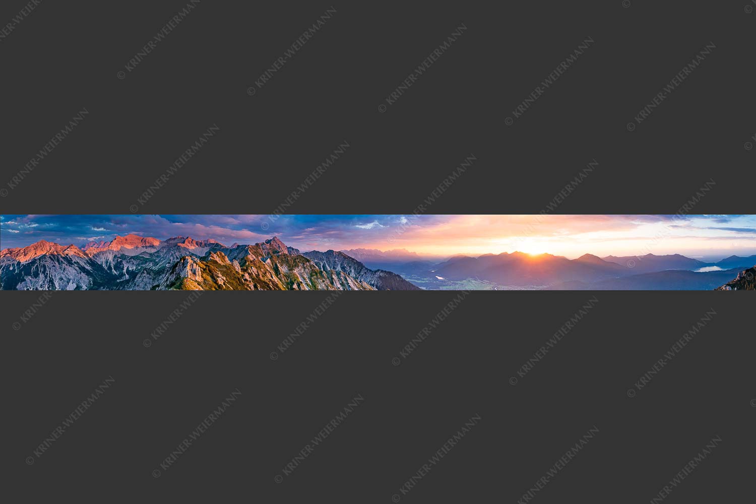 Soierngebirge im letzten warmen Tageslicht mit Sonnenuntergang im Estergebirge - Letztes Licht 10:1  -- Grandiose Abendstimmung im Soierngebirge - mehr Infos bei www.Kriner-Weiermann.de