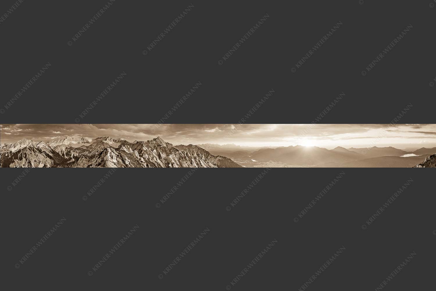 Soierngebirge im letzten warmen Tageslicht mit Sonnenuntergang im Estergebirge - Letztes Licht 10:1 sepia -- Grandiose Abendstimmung im Soierngebirge - mehr Infos bei www.Kriner-Weiermann.de