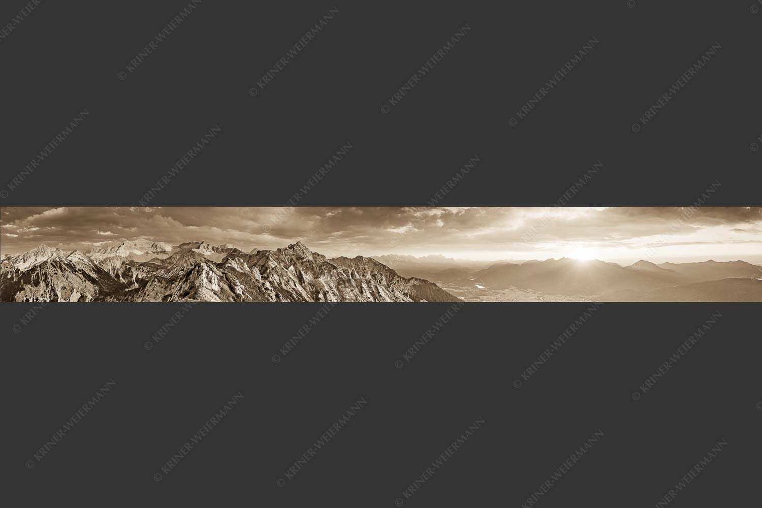 Soierngebirge im letzten warmen Tageslicht mit Sonnenuntergang im Estergebirge - Letztes Licht 8:1 sepia -- Grandiose Abendstimmung im Soierngebirge - mehr Infos bei www.Kriner-Weiermann.de