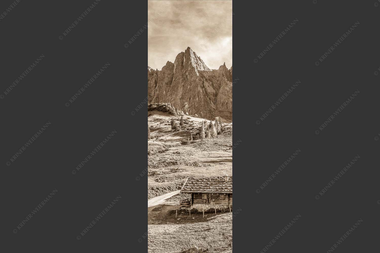 Blick über die Ladizalm zur Lalidererspitze im Karwendelgebirge - Malerisches Karwendel 1:3 sepia -- Ladizalm im Karwendel - mehr Infos bei www.Kriner-Weiermann.de