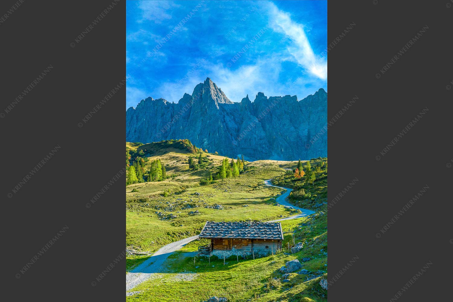 Blick über die Ladizalm zur Lalidererspitze im Karwendelgebirge - Malerisches Karwendel 2:3  -- Ladizalm im Karwendel - mehr Infos bei www.Kriner-Weiermann.de