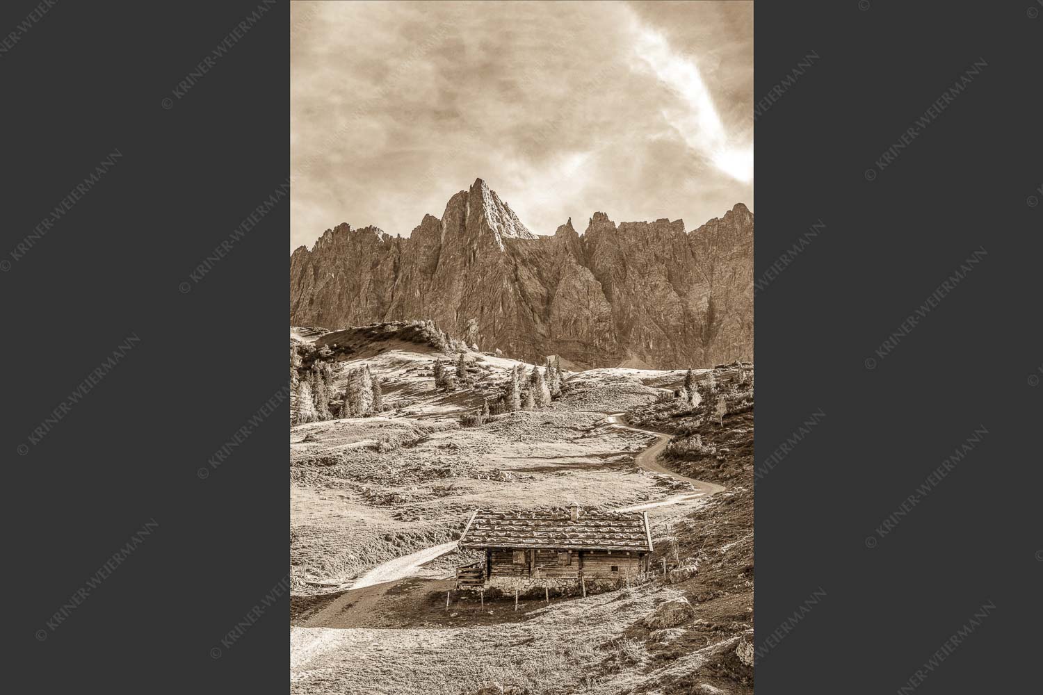 Blick über die Ladizalm zur Lalidererspitze im Karwendelgebirge - Malerisches Karwendel 2:3 sepia -- Ladizalm im Karwendel - mehr Infos bei www.Kriner-Weiermann.de