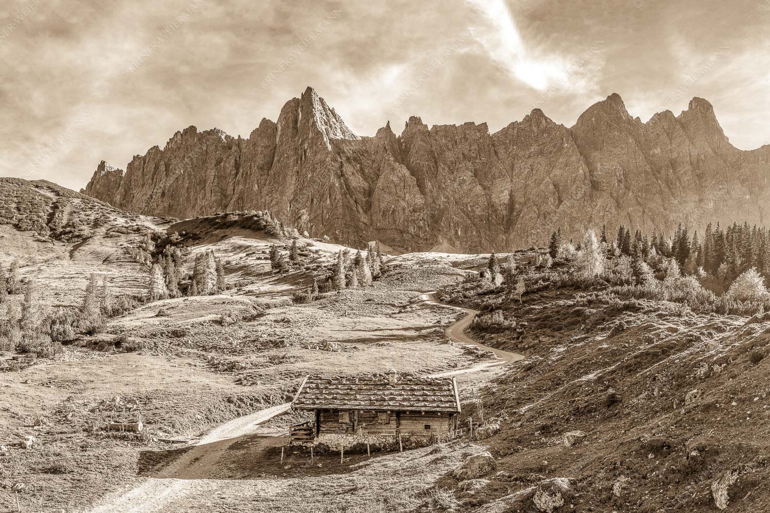 Blick über die Ladizalm zur Lalidererspitze im Karwendelgebirge - Malerisches Karwendel 3:2 sepia -- Ladizalm im Karwendel - mehr Infos bei www.Kriner-Weiermann.de