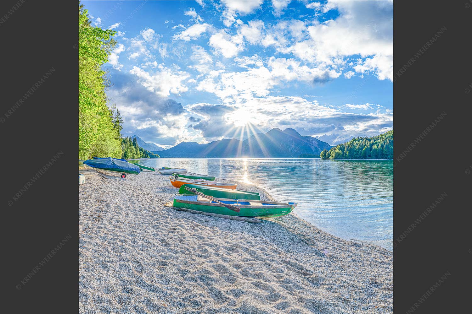 Walchenseeufer bei Niedernach - Mediterran 1:1  -- Fischerboote am Walchensee - mehr Infos bei www.Kriner-Weiermann.de