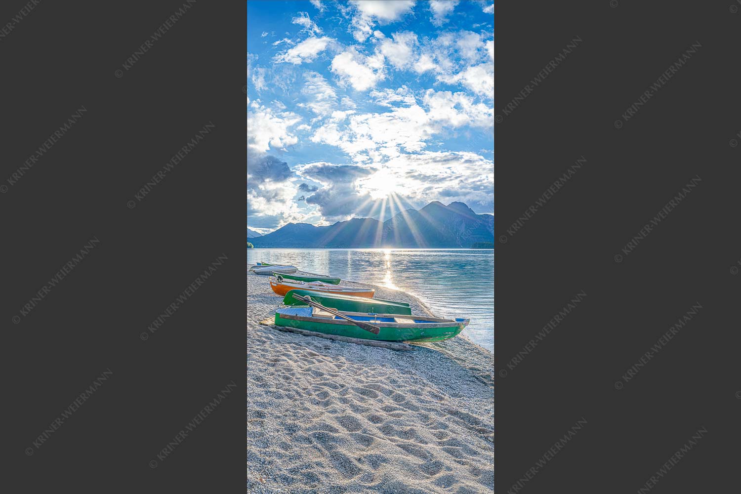 Walchenseeufer bei Niedernach - Mediterran 1:2  -- Fischerboote am Walchensee - mehr Infos bei www.Kriner-Weiermann.de