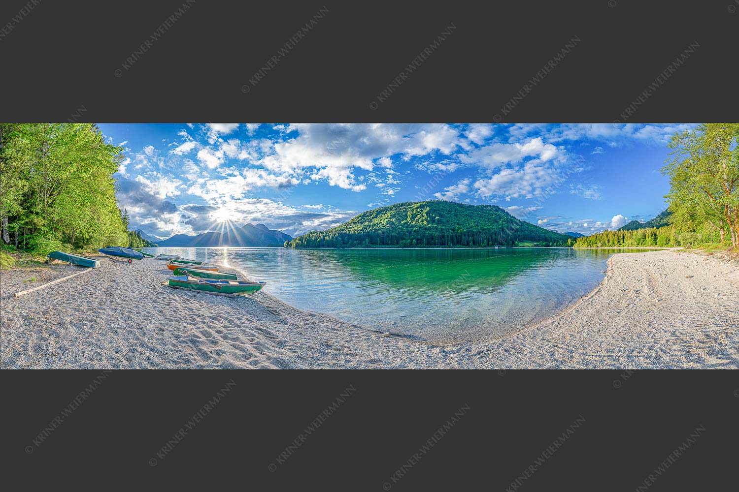 Walchenseeufer bei Niedernach - Mediterran 3:1  -- Fischerboote am Walchensee - mehr Infos bei www.Kriner-Weiermann.de