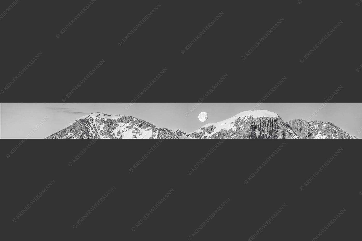 Monduntergang an der Hohen Munde in den Mieminger Bergen - Mond und Munde 10:1 sw -- Hohe Munde Vollmond - mehr Infos bei www.Kriner-Weiermann.de