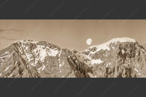 Monduntergang an der Hohen Munde in den Mieminger Bergen - Mond und Munde 2,5:1 sepia -- Hohe Munde Vollmond - mehr Infos bei www.Kriner-Weiermann.de