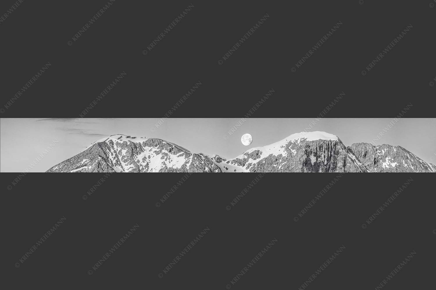 Monduntergang an der Hohen Munde in den Mieminger Bergen - Mond und Munde 8:1 sw -- Hohe Munde Vollmond - mehr Infos bei www.Kriner-Weiermann.de