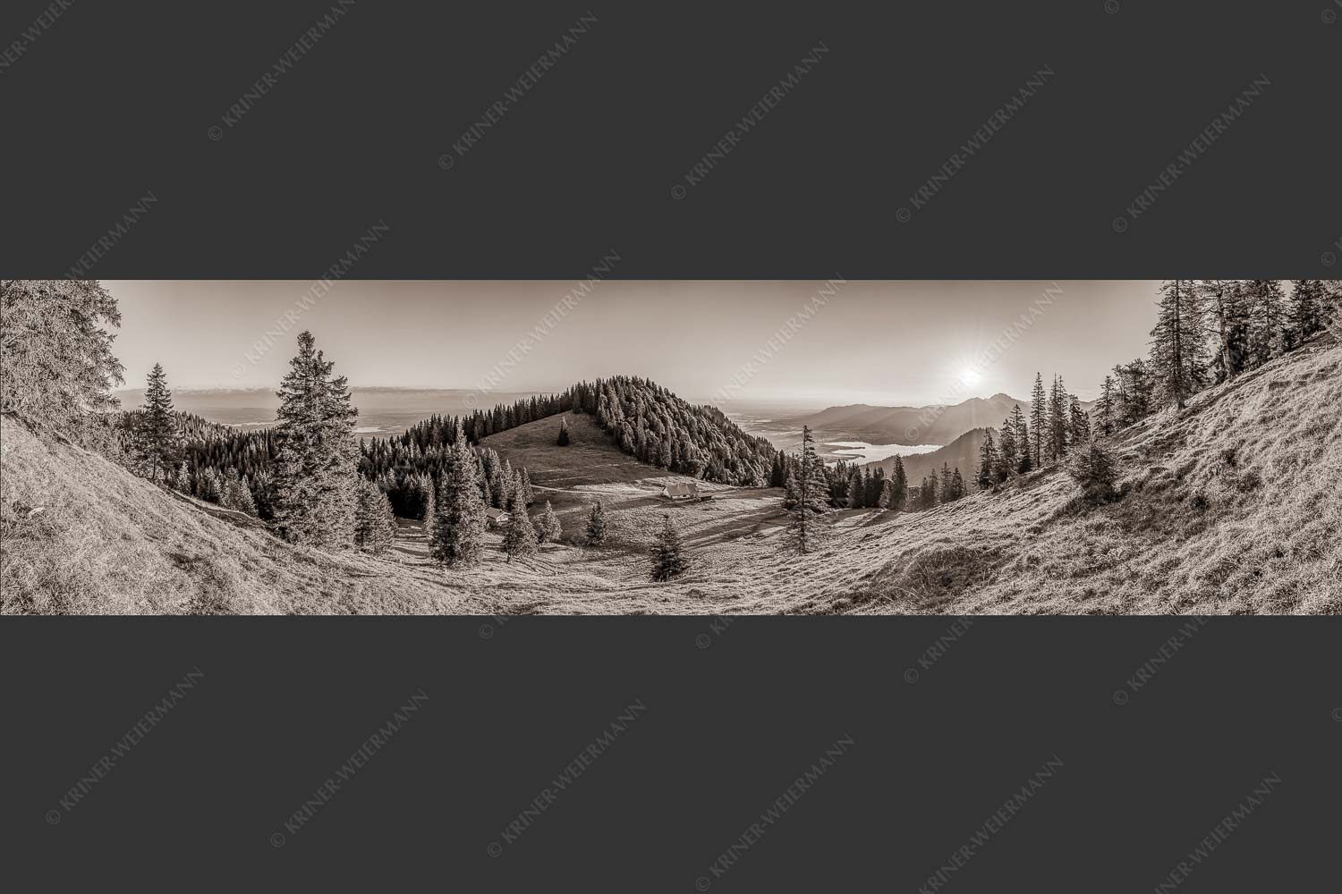 Herrlicher Sonnenaufgang auf der Kaseralm mit Blick auf den Kochelsee - Morgensymphonie 4:1 sepia -- Kaseralm unter Heimgarten - mehr Infos bei www.Kriner-Weiermann.de