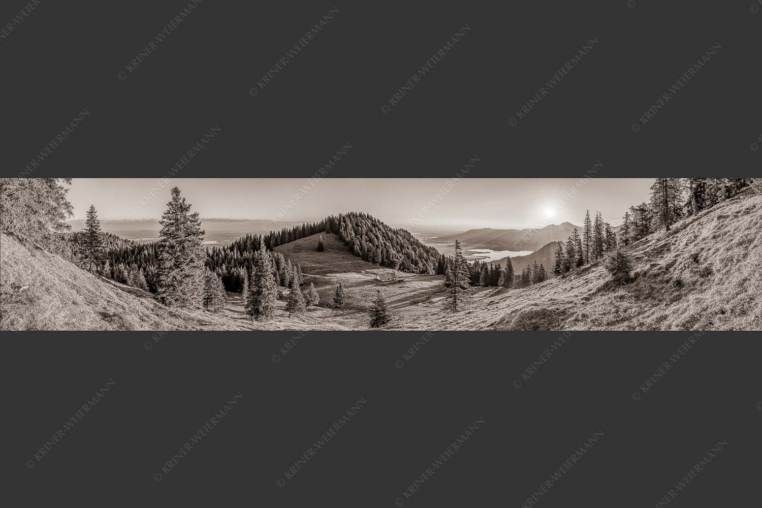 Herrlicher Sonnenaufgang auf der Kaseralm mit Blick auf den Kochelsee - Morgensymphonie 5:1 sepia -- Kaseralm unter Heimgarten - mehr Infos bei www.Kriner-Weiermann.de
