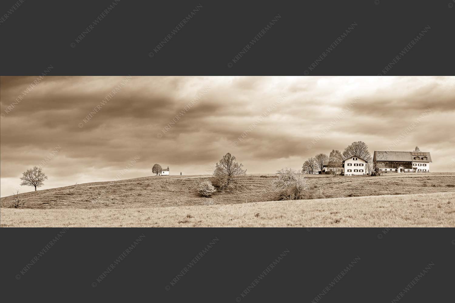 Mesnerhauskapelle bei Aidling - Ostara 3:1 sepia -- Kapelle bei Aidling - mehr Infos bei www.Kriner-Weiermann.de