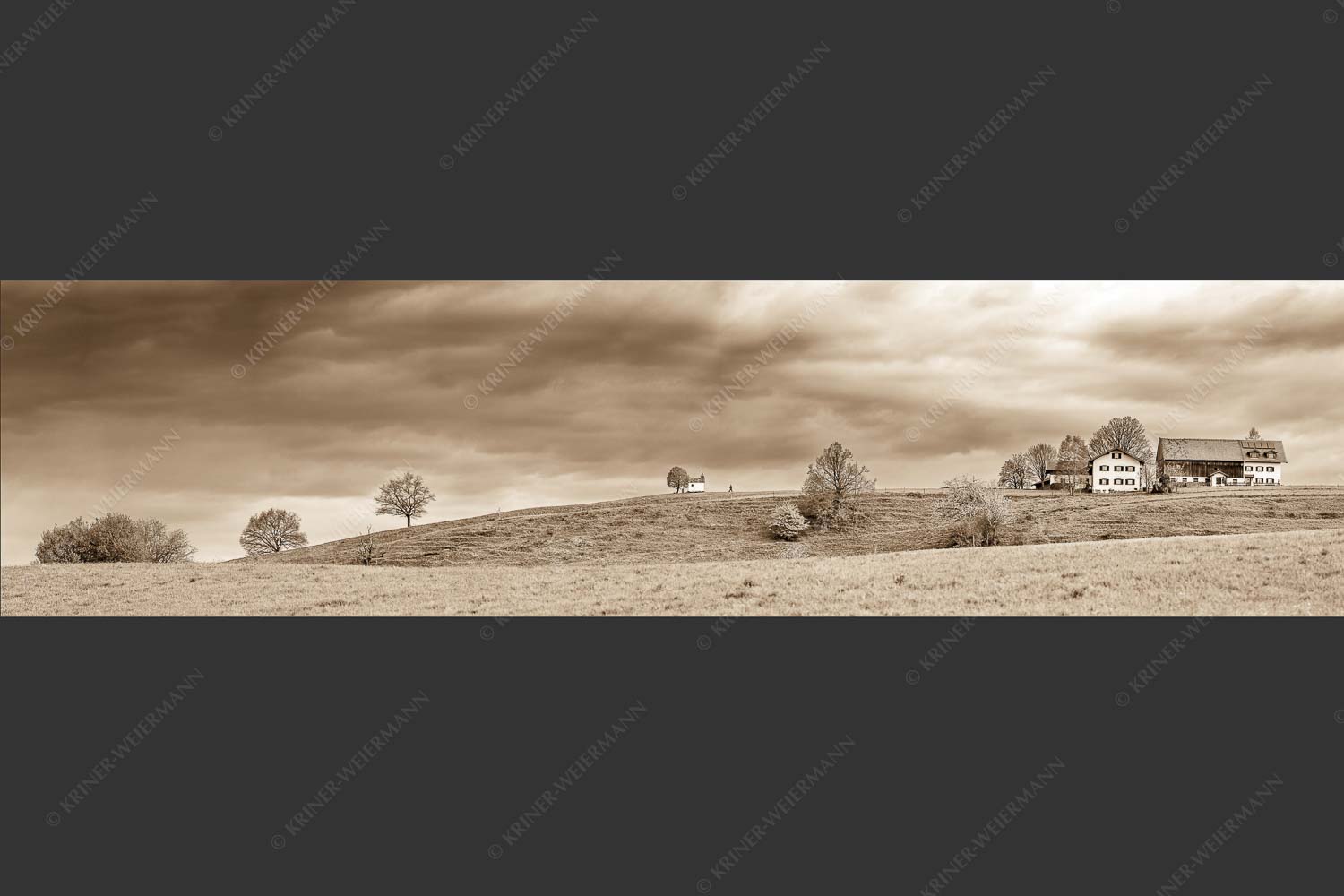 Mesnerhauskapelle bei Aidling - Ostara 4:1 sepia -- Kapelle bei Aidling - mehr Infos bei www.Kriner-Weiermann.de