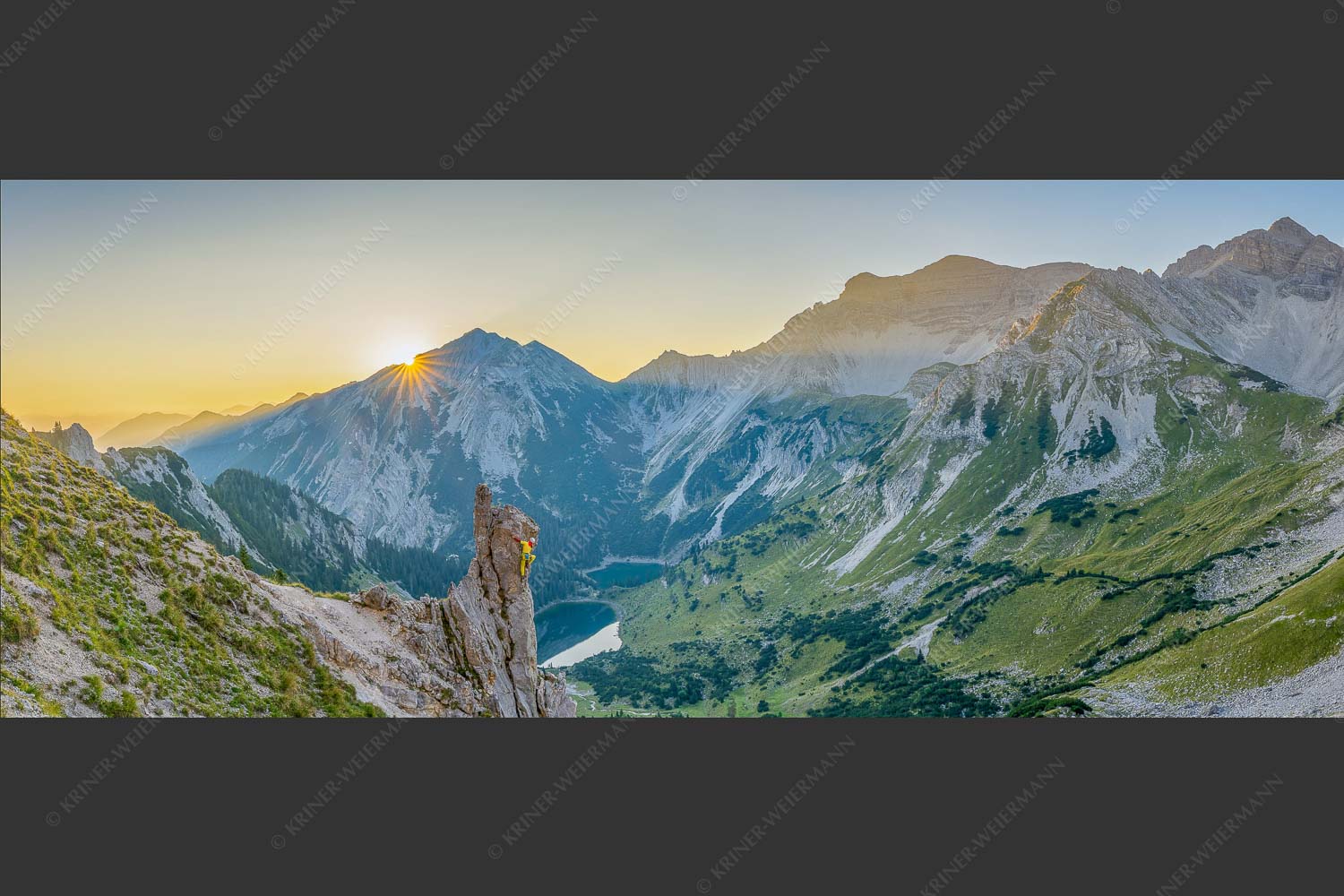 Die malerisch gelegenen Soiernseen sind mit die einzigen im Soierngebirge - Rising 2,5:1  -- Sonnenaufgang am Soiernsee - mehr Infos bei www.Kriner-Weiermann.de