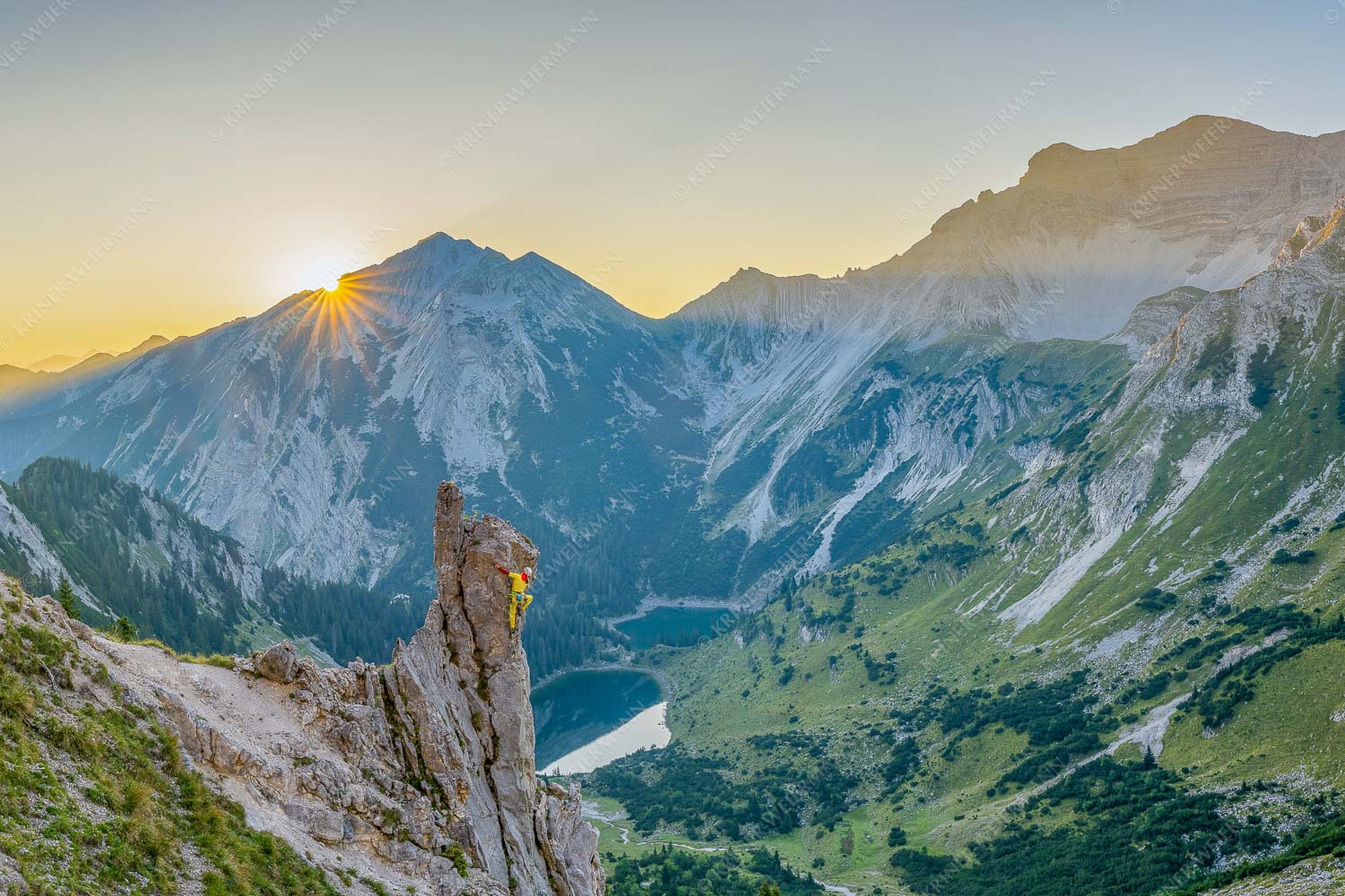 Die malerisch gelegenen Soiernseen sind mit die einzigen im Soierngebirge - Rising 3:2  -- Sonnenaufgang am Soiernsee - mehr Infos bei www.Kriner-Weiermann.de