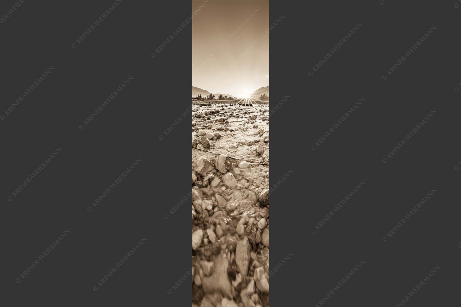 Blick über das Flussbett der Isar in den Sonnenaufgang am Karwendel - Rolling Stones 1:4 sepia -- Isar Flussbett - mehr Infos bei www.Kriner-Weiermann.de