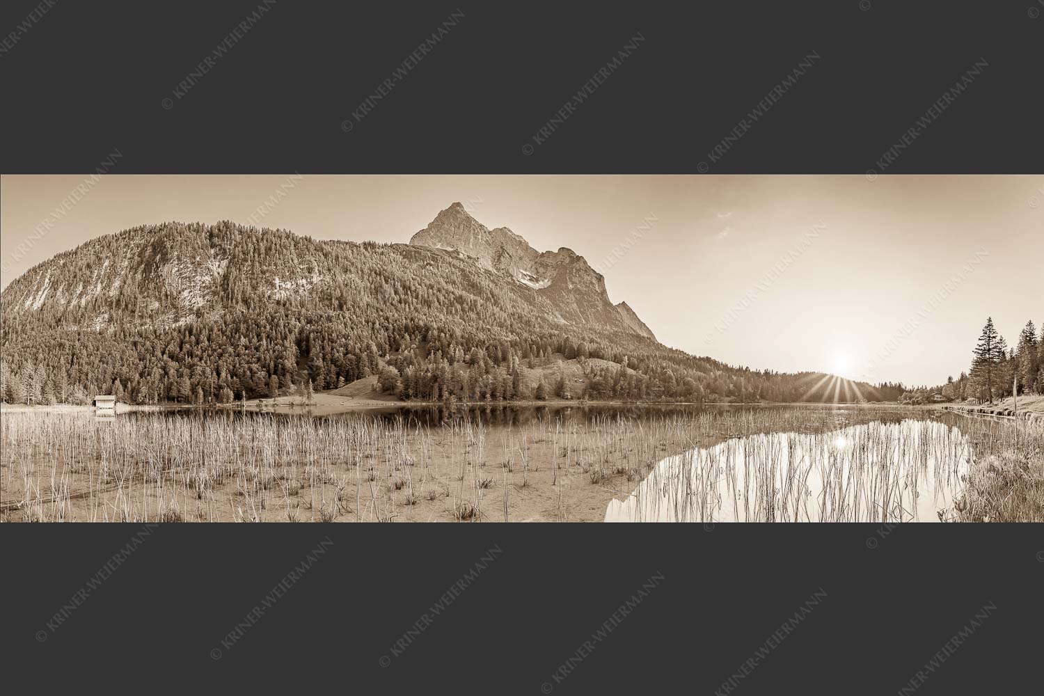 Sonnenuntergang am Ferchensee mit Blick zu den Wettersteinspitzen - Ruhige Momente 3:1 sepia -- Ferchensee mit Wetterstein - mehr Infos bei www.Kriner-Weiermann.de