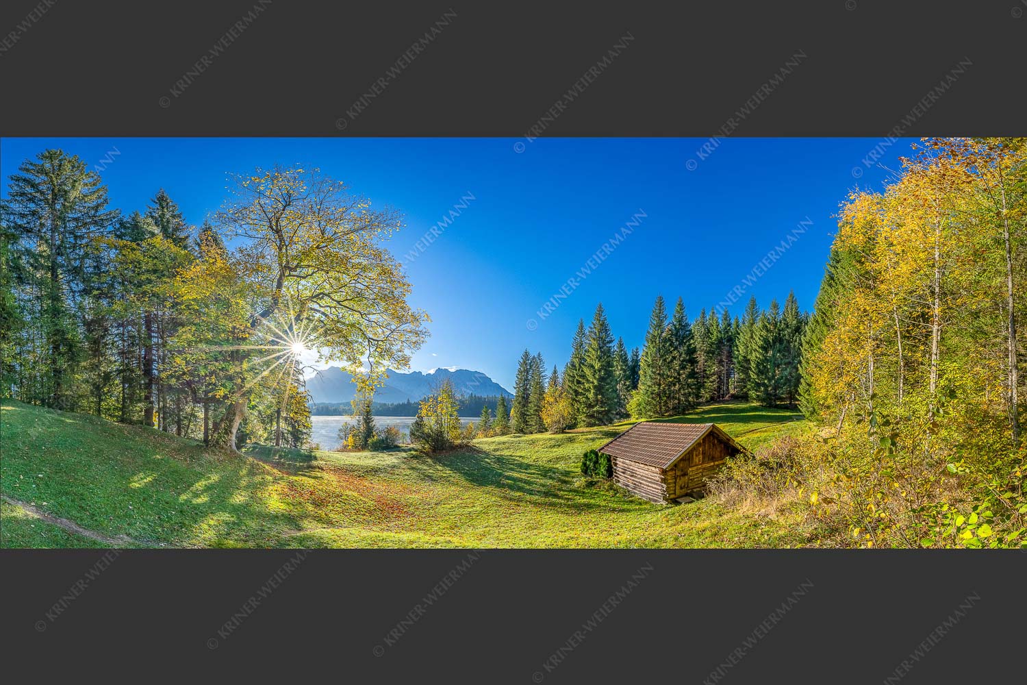 Blick über den Barmsee zum Karwendelgebirge - Schönste Plätze II 2,5:1  -- Alter Ahorn am Barmsee - mehr Infos bei www.Kriner-Weiermann.de