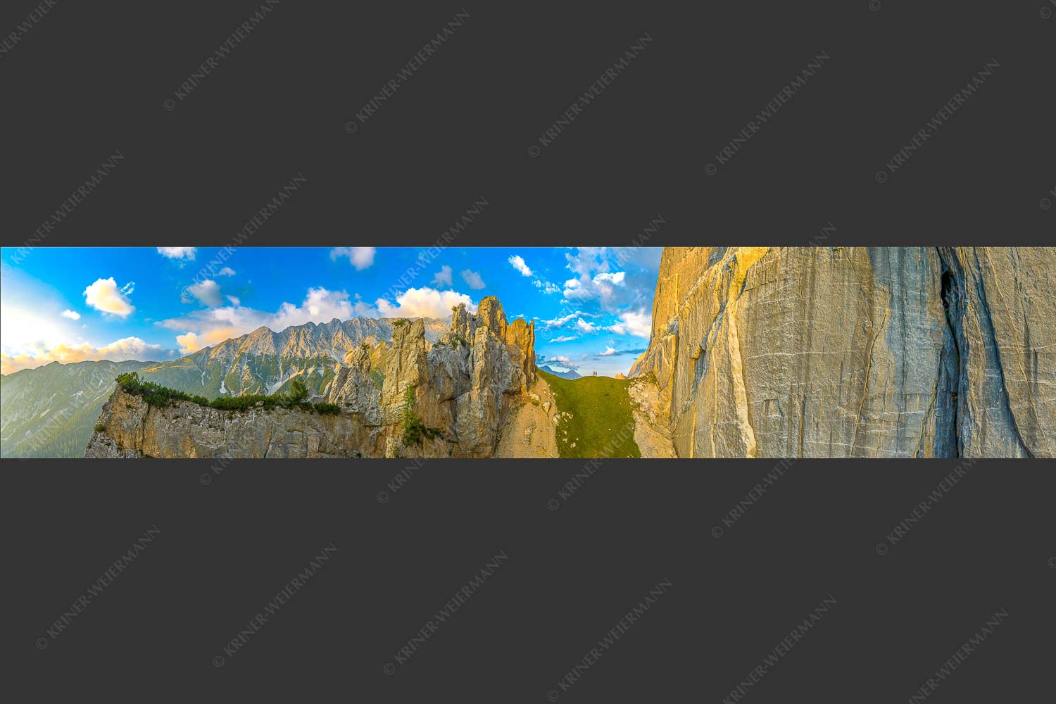 Kletterer vor der Schnitlwand an der Speckkarspitze im Karwendelgebirge - Schwer beeindruckt 5:1  -- Schnitlwand Halleranger Karwendel - mehr Infos bei www.Kriner-Weiermann.de