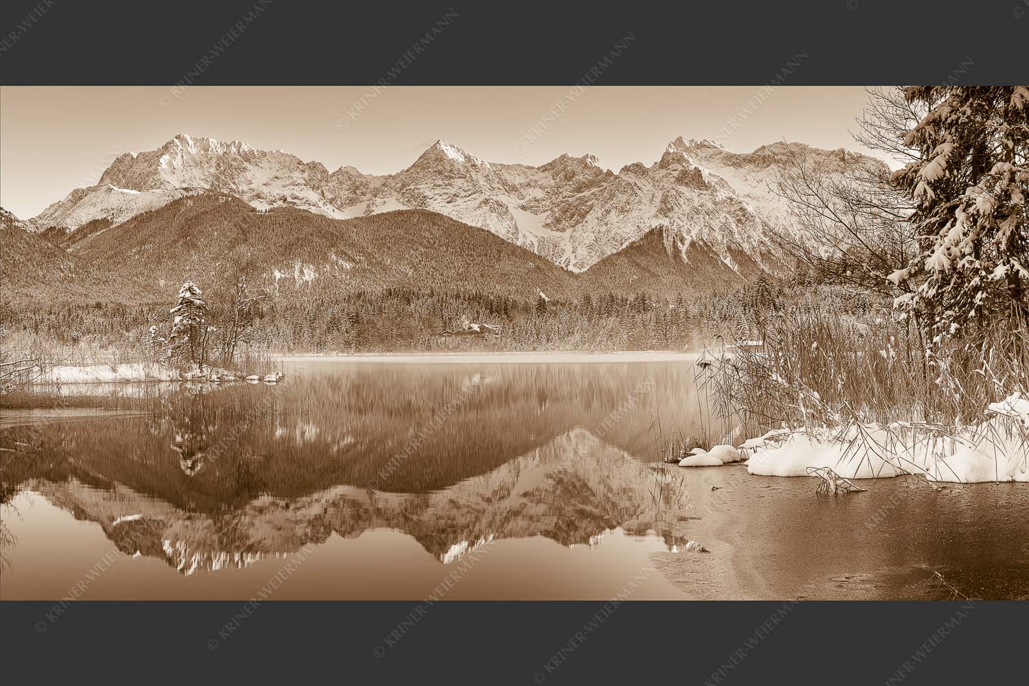 Winterstimmung am Barmsee - Still und Starr II 2:1 sepia -- Barmsee mit Karwendel - mehr Infos bei www.Kriner-Weiermann.de