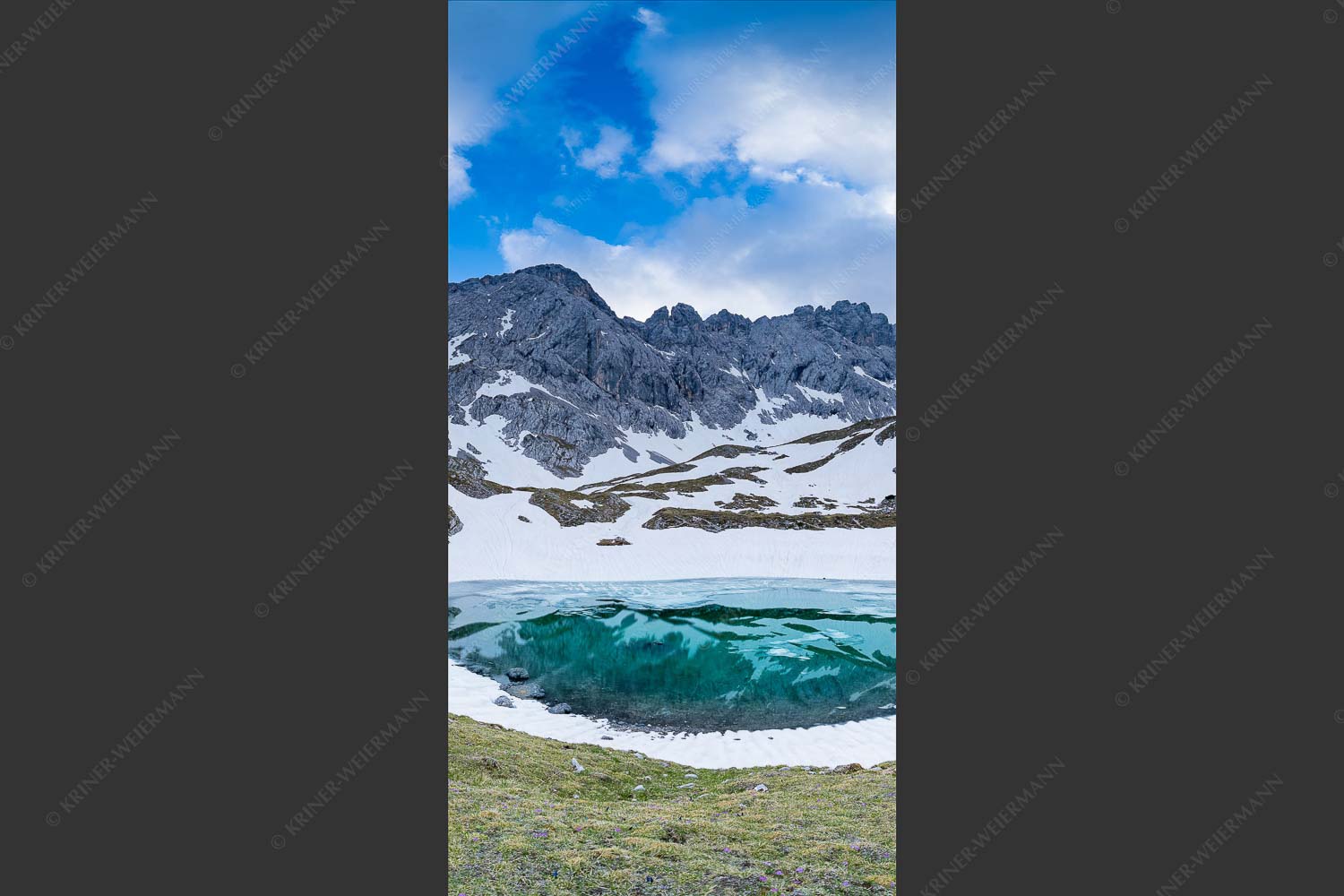 Am Anfang des Grieskars liegt der Stuibensee - Stuibensee III 1:2  -- Frühling im Wettersteingebirge - mehr Infos bei www.Kriner-Weiermann.de