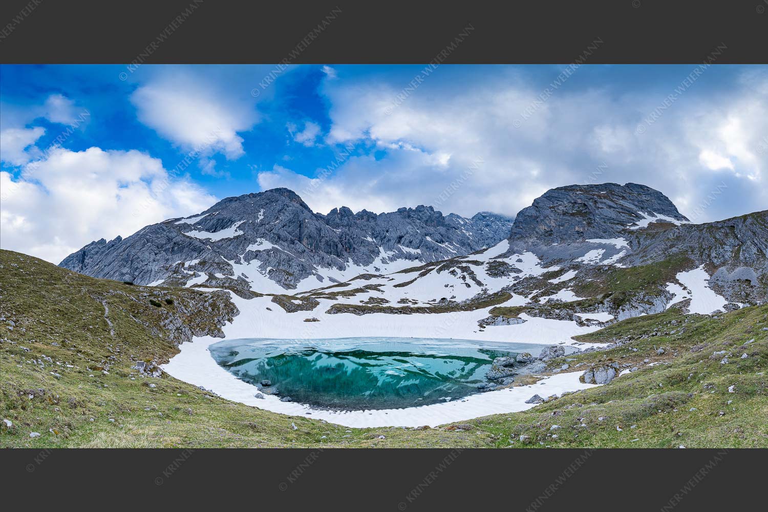 Am Anfang des Grieskars liegt der Stuibensee - Stuibensee III 2:1  -- Frühling im Wettersteingebirge - mehr Infos bei www.Kriner-Weiermann.de