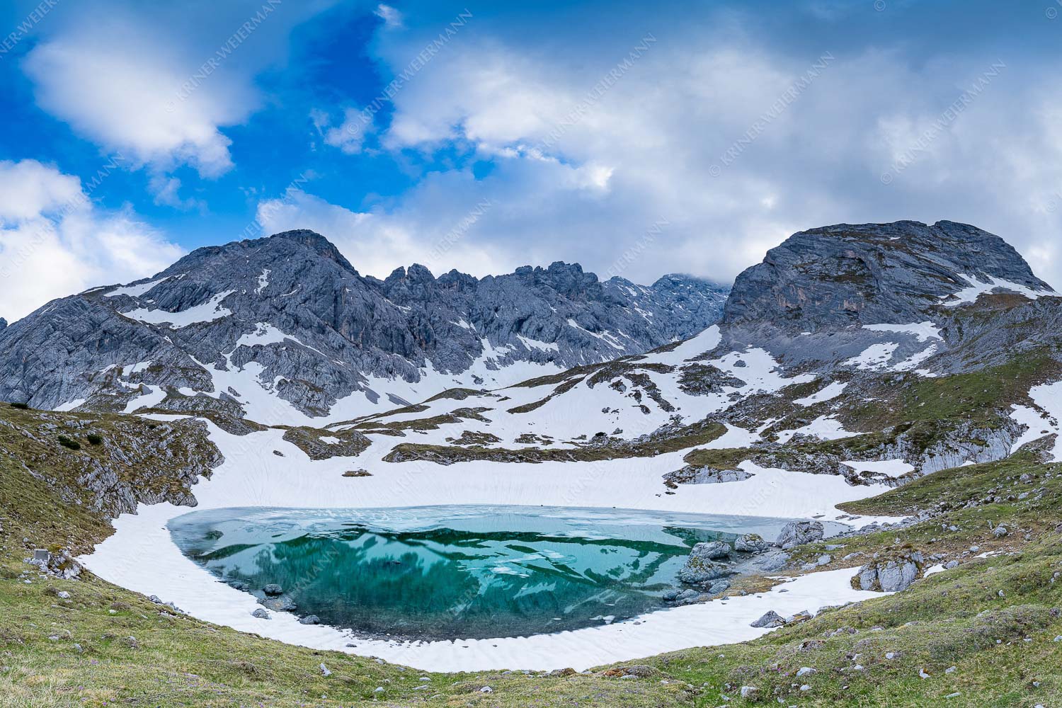 Am Anfang des Grieskars liegt der Stuibensee - Stuibensee III 3:2  -- Frühling im Wettersteingebirge - mehr Infos bei www.Kriner-Weiermann.de