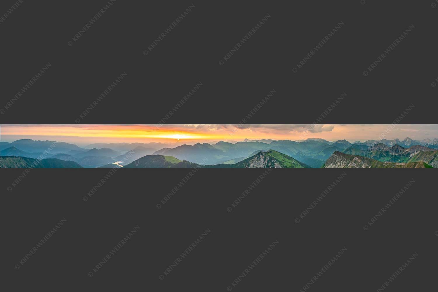 Blick in den Sonnenaufgang vom Schafreiter im Karwendelgebirge - Toller Morgen 10:1  -- Schafreiter Sonnenaufgang - mehr Infos bei www.Kriner-Weiermann.de
