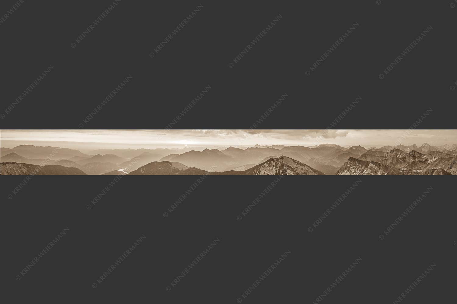 Blick in den Sonnenaufgang vom Schafreiter im Karwendelgebirge - Toller Morgen 10:1 sepia -- Schafreiter Sonnenaufgang - mehr Infos bei www.Kriner-Weiermann.de