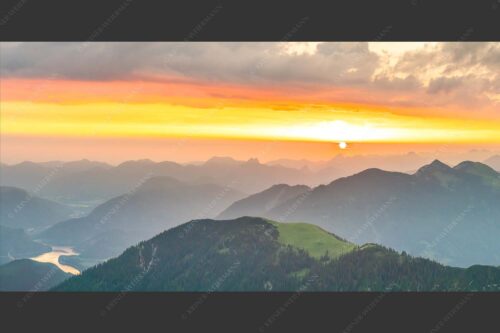 Blick in den Sonnenaufgang vom Schafreiter im Karwendelgebirge - Toller Morgen 2:1  -- Schafreiter Sonnenaufgang - mehr Infos bei www.Kriner-Weiermann.de