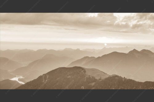 Blick in den Sonnenaufgang vom Schafreiter im Karwendelgebirge - Toller Morgen 2:1 sepia -- Schafreiter Sonnenaufgang - mehr Infos bei www.Kriner-Weiermann.de